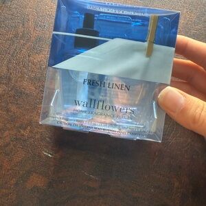 Bath & Body Works Fresh Linen Wallflowers Refill - Blue and White